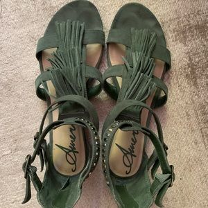 Women’s sandals size 8